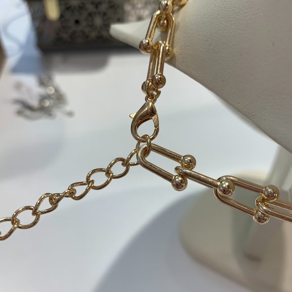 ❌SOLD OUT❌ DAKOTA GOLD CHAIN LINK NECKLACE - Picture 2 of 2